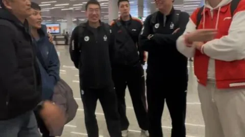 热刺逆转夺冠！激战六轮后以2-0完败布伦特福德，西蒙斯献神奇表现，双响炮建功！