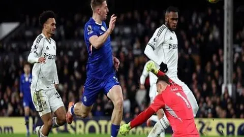 “首战火花四溅？追梦强硬防守引热议，老六锁喉米西事件引轩然大波！”